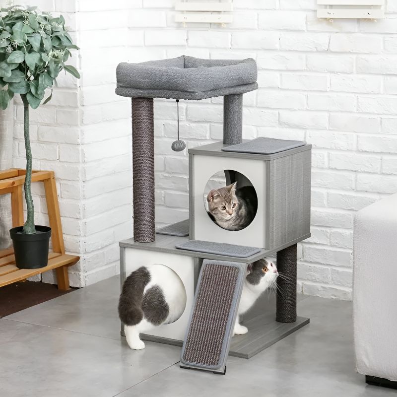 arbre à chat solide avec des chats installés confortablement