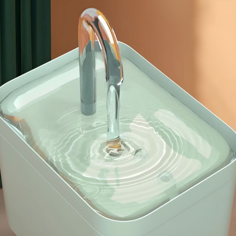 Distributeur à eau pour chat très pratique pour le chat