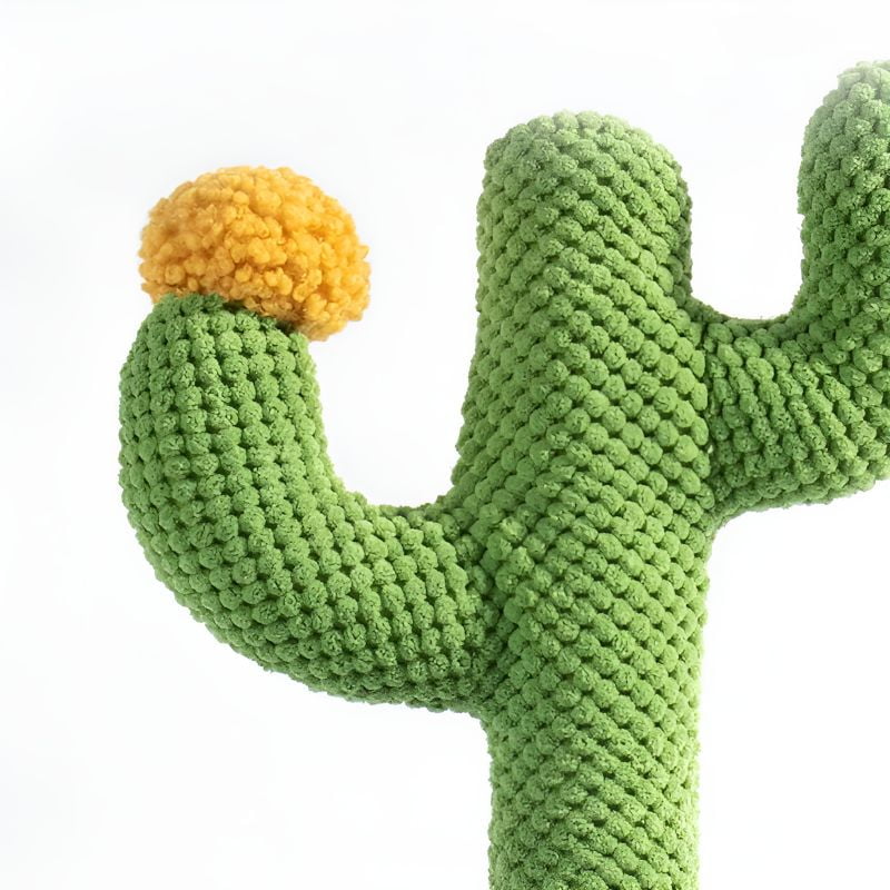 la partie supérieure d'un griffoir pour chat en forme de cactus