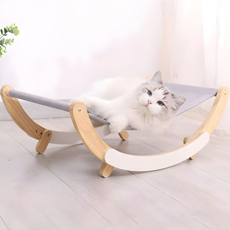 hamac chat bois avec chat confortablement installé