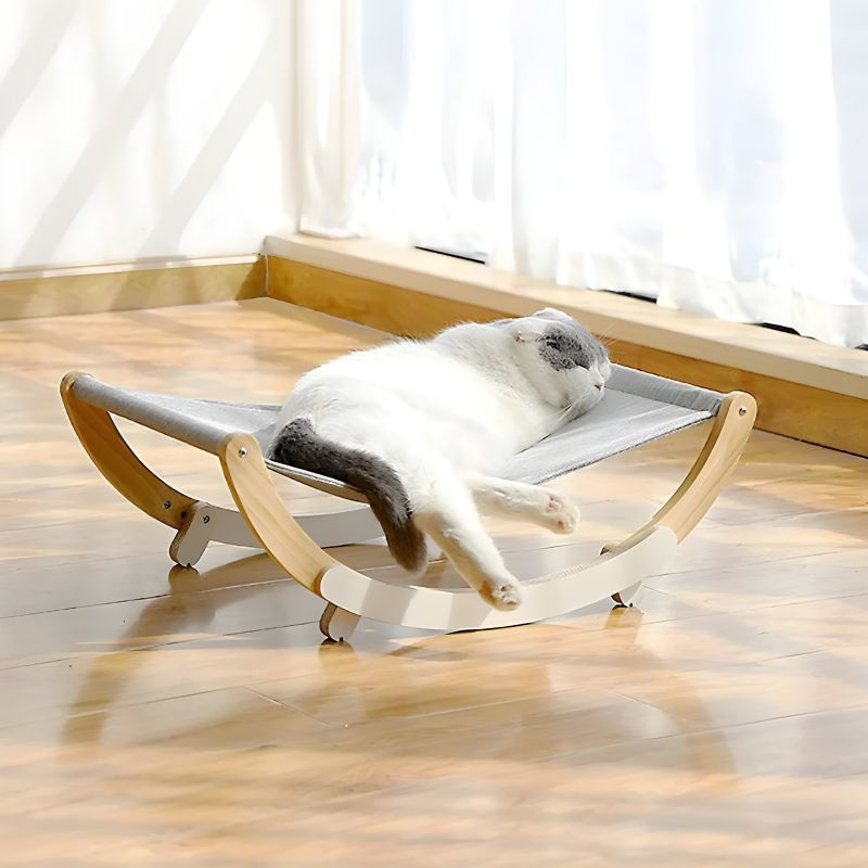 hamac chat bois avec chat qui dort