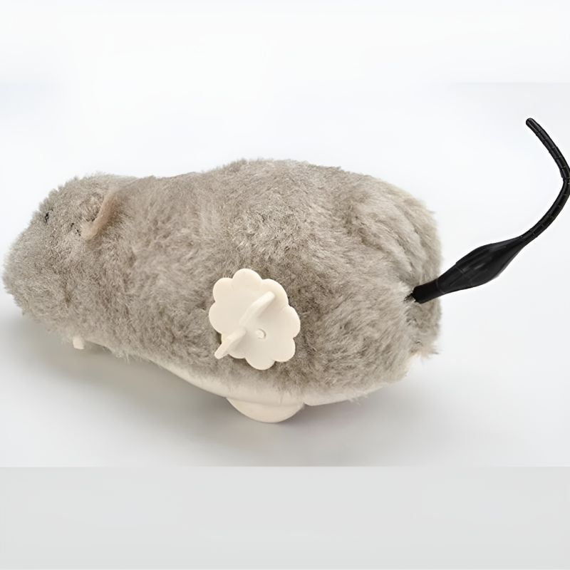 peluche chat blanc avec un aspect très réaliste pour bien amuser le chat