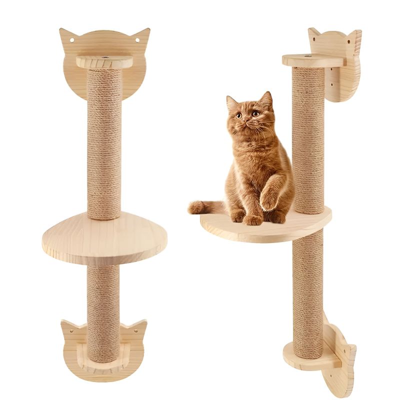 poteau arbre à chat avec chat confortablement installé dessus